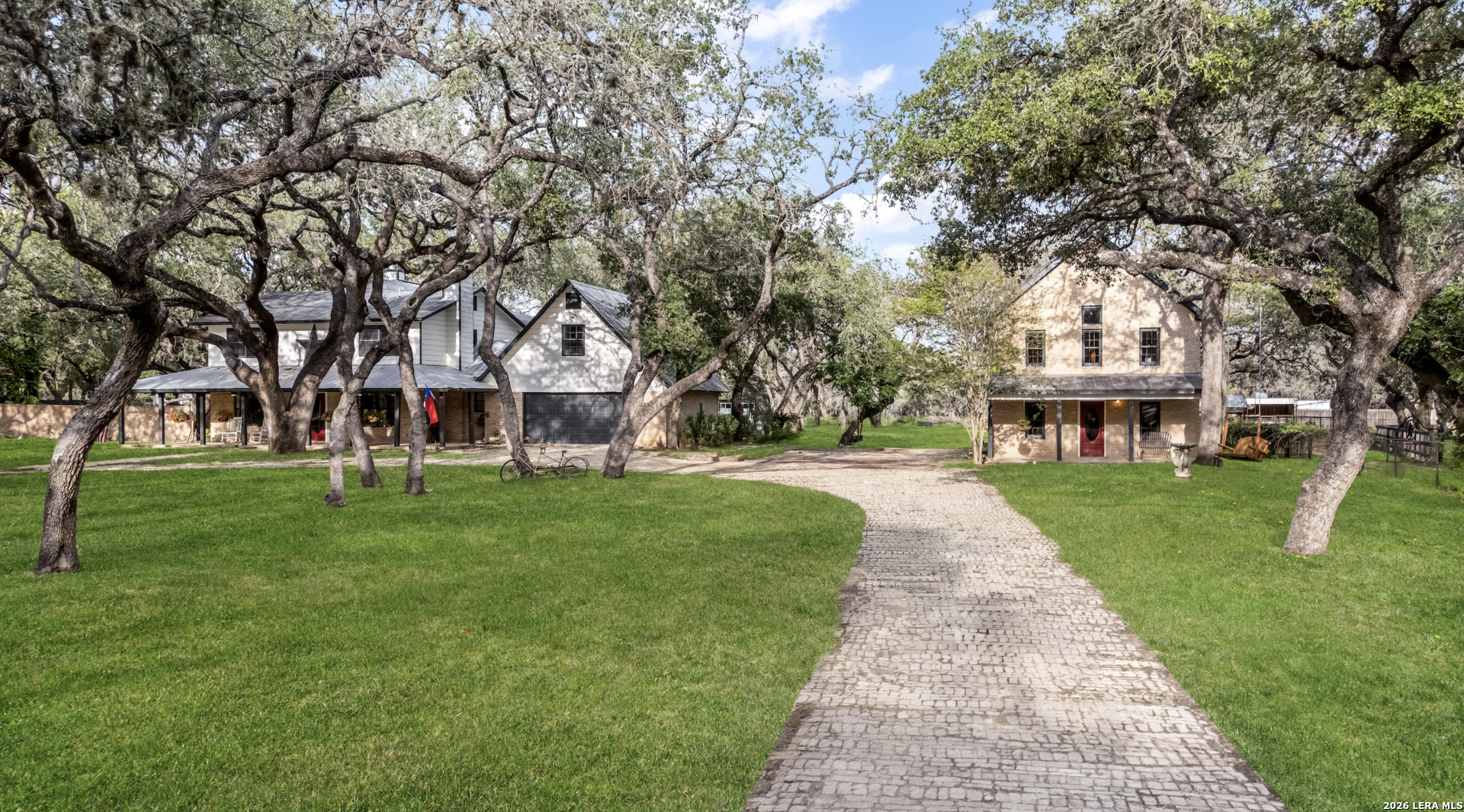 114 MASSAD DR, Pleasanton, TX 78064 — photo 1