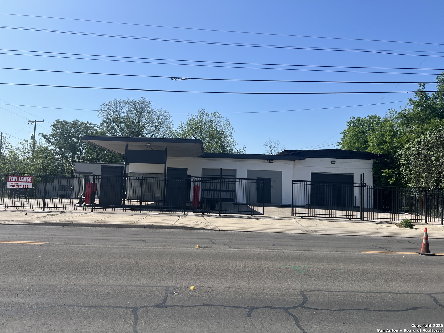 1850 E HOUSTON ST, San Antonio, TX 78202 — photo 1
