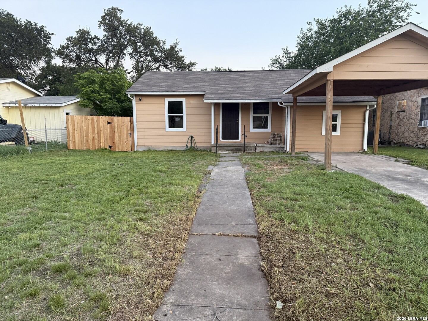 138 OVERHILL DR, San Antonio, TX 78228 — photo 1