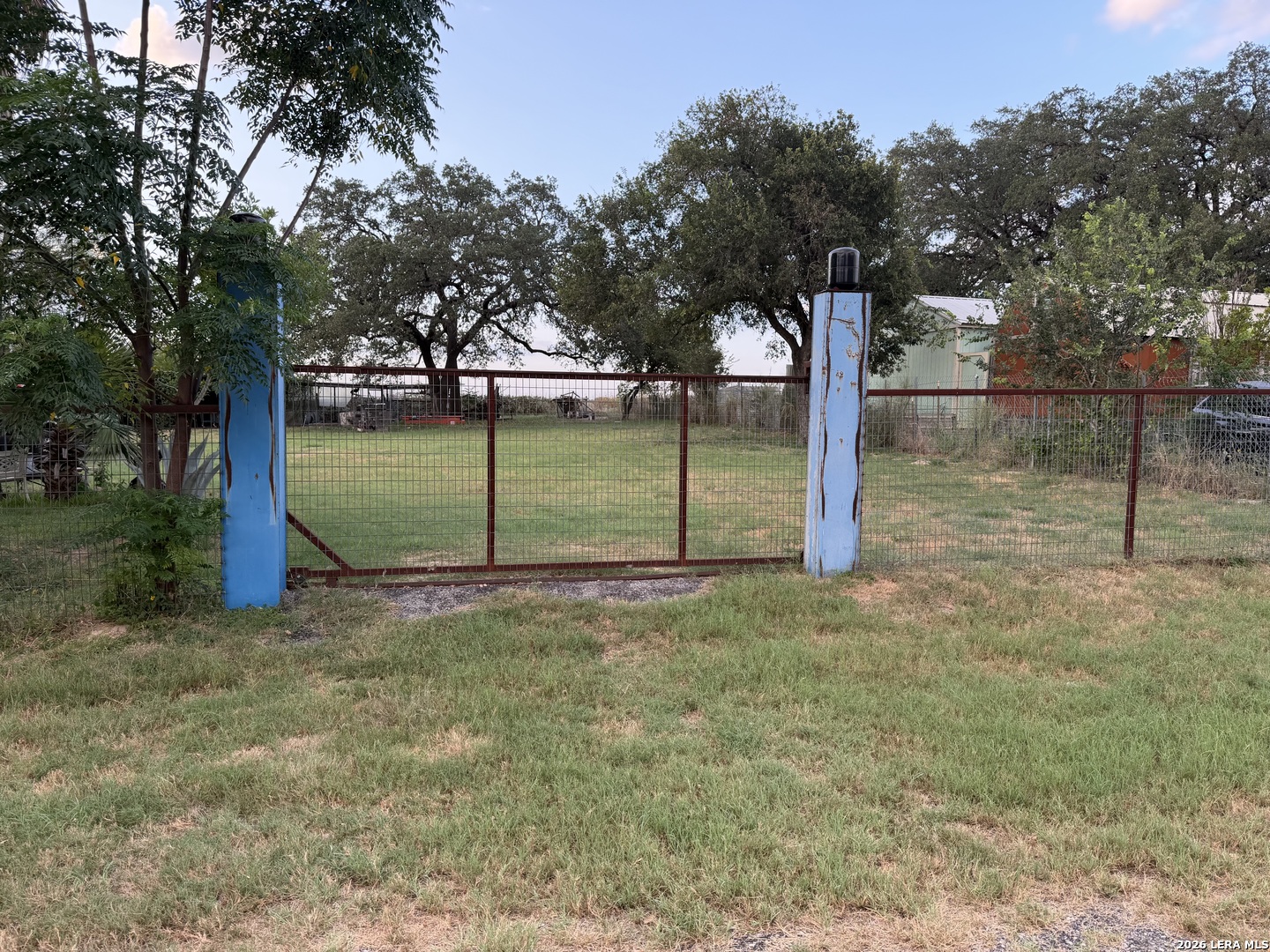 ROYAL Oaks, Poteet, TX 78069 — photo 1