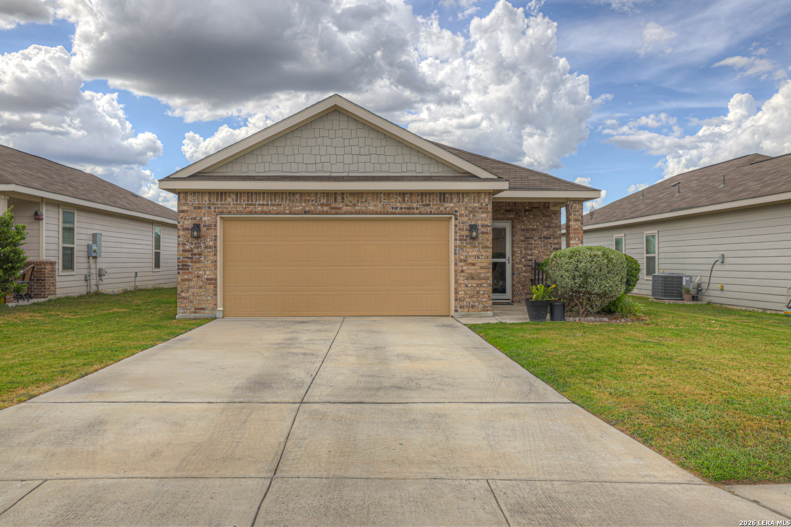 124 LAUREL GRACE LN, New Braunfels, TX 78130 — photo 1