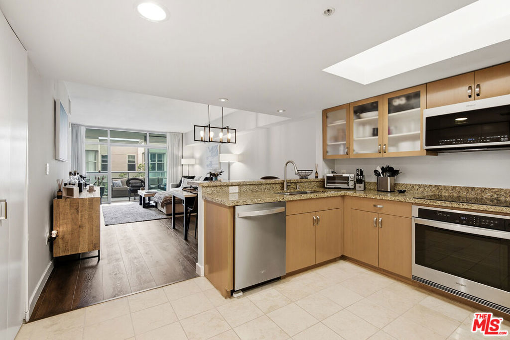 13700 MARINA POINTE Drive 519