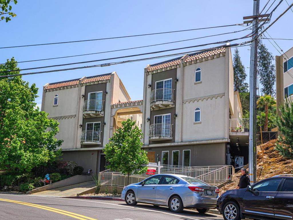 2139 Carlmont Drive