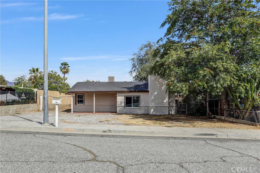 832 N Almond Way