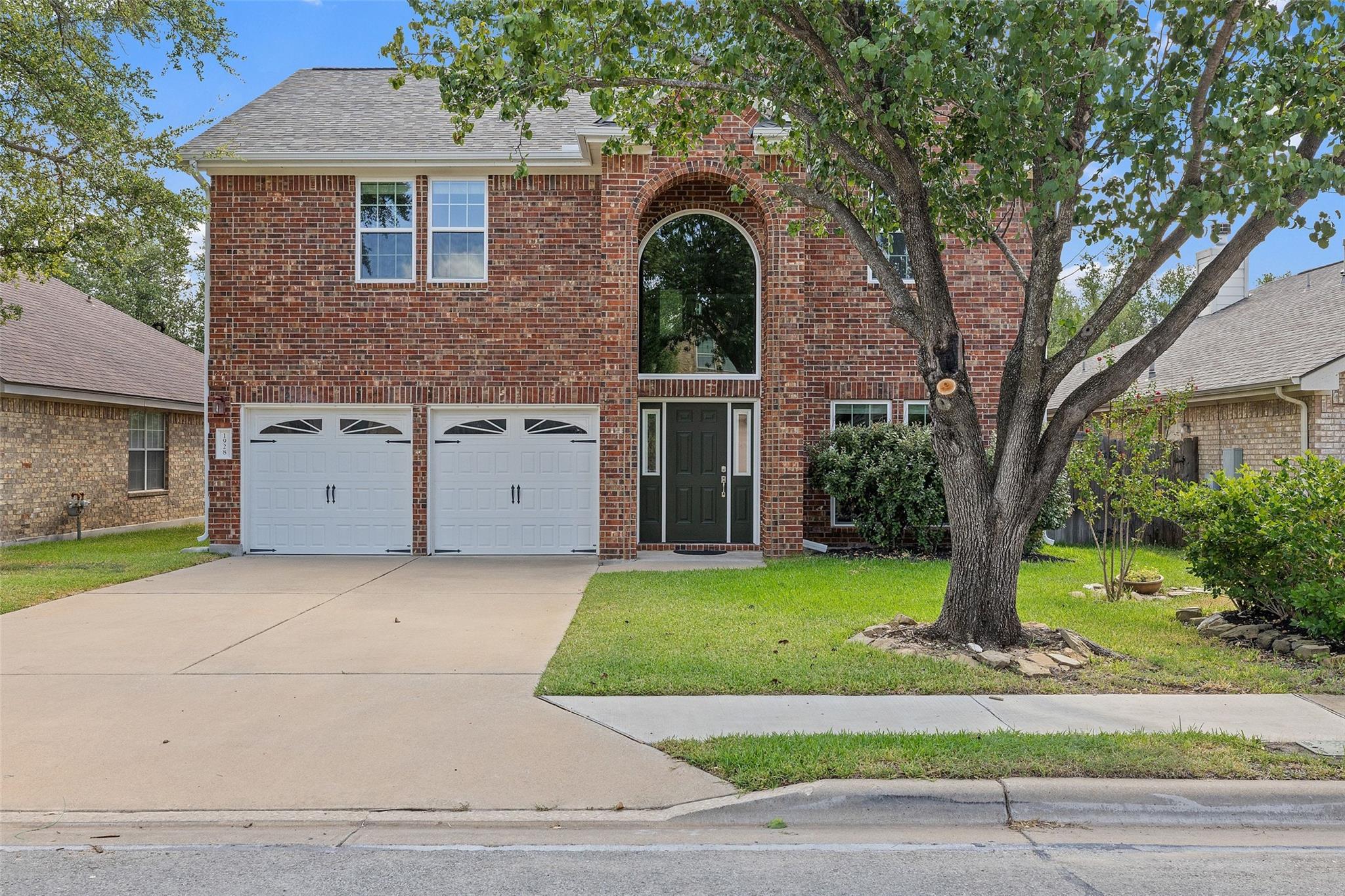 1928  Barnett Dr