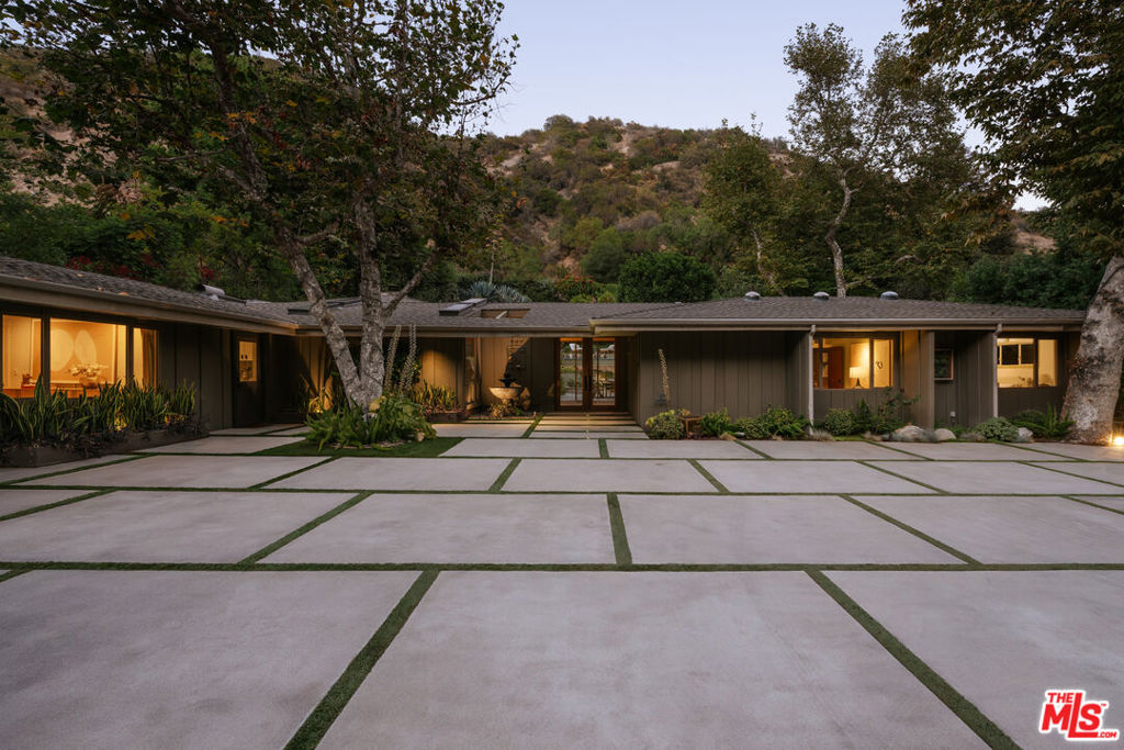 2618 Mandeville Canyon Road, Los Angeles, CA 90049 — photo 1