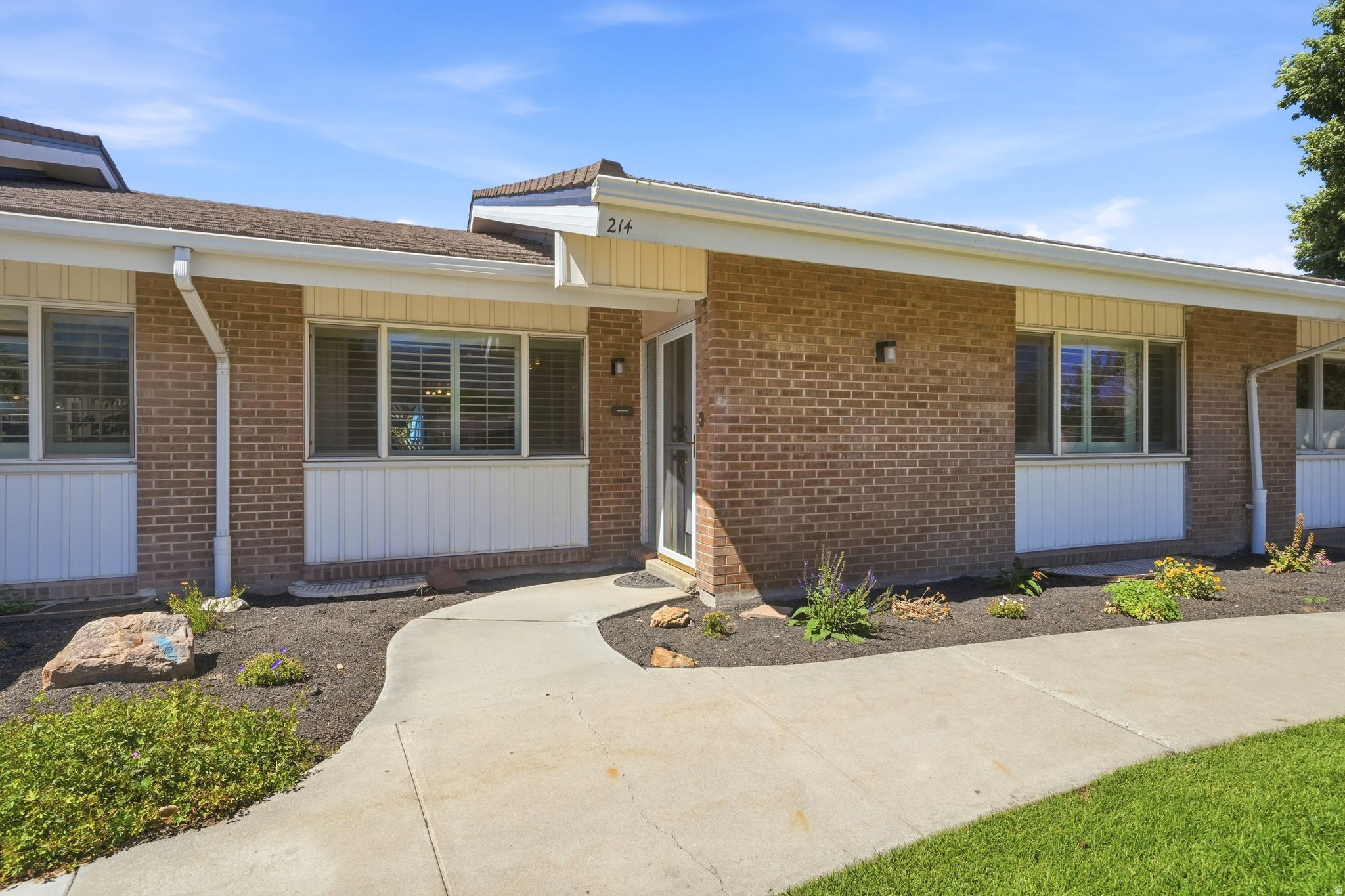 885 E THREE FOUNTAINS DR #214, Salt Lake City, UT 84107 — photo 1