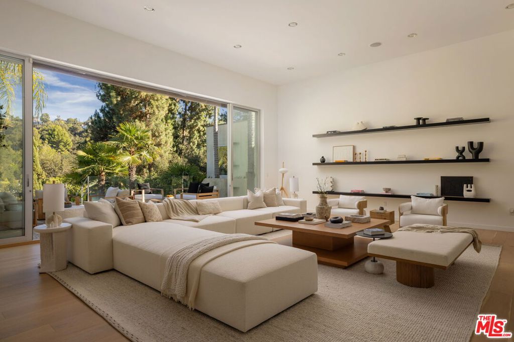 2731 Hutton Drive, Los Angeles, CA 90210 — photo 1
