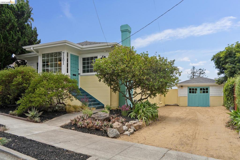 7201 Sunkist Dr, Oakland, CA 94605 — photo 1