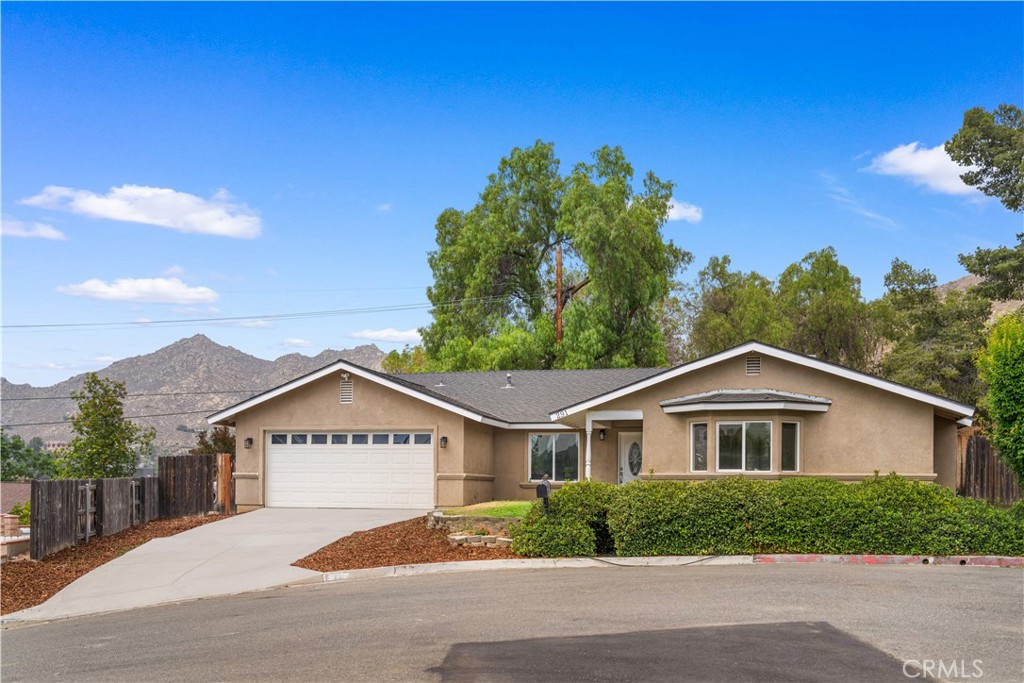 291 Hillandale Court, Riverside, CA 92507 — photo 1