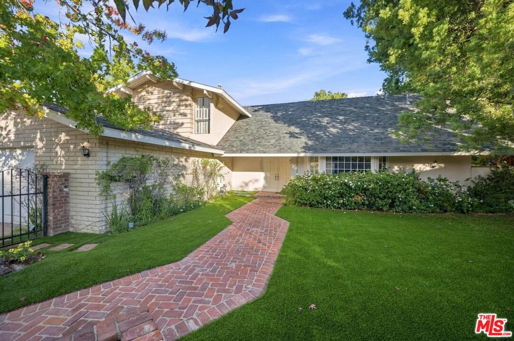 2527 Banyan Drive, Los Angeles, CA 90049 — photo 1