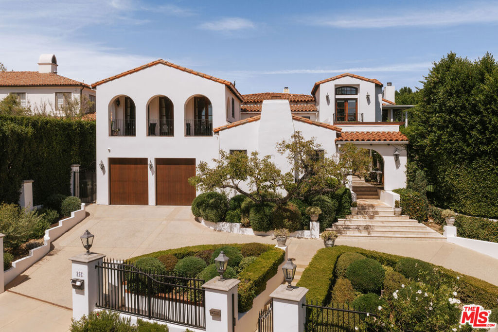 124 N Woodburn Drive, Los Angeles, CA 90049 — photo 1