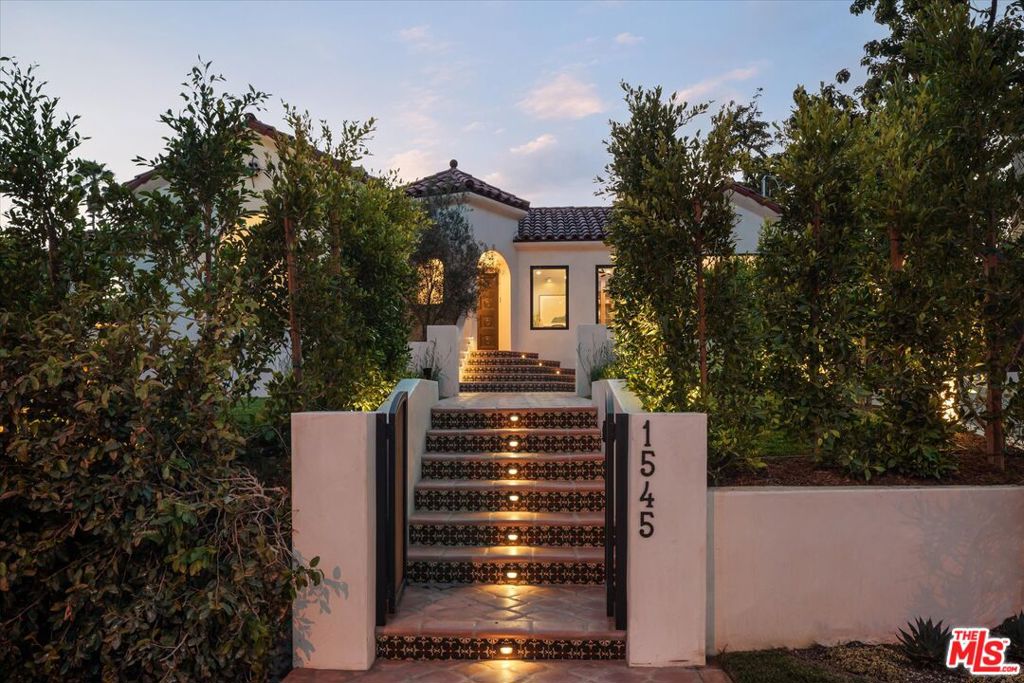 1545 N Benton Way, Los Angeles, CA 90026 — photo 1