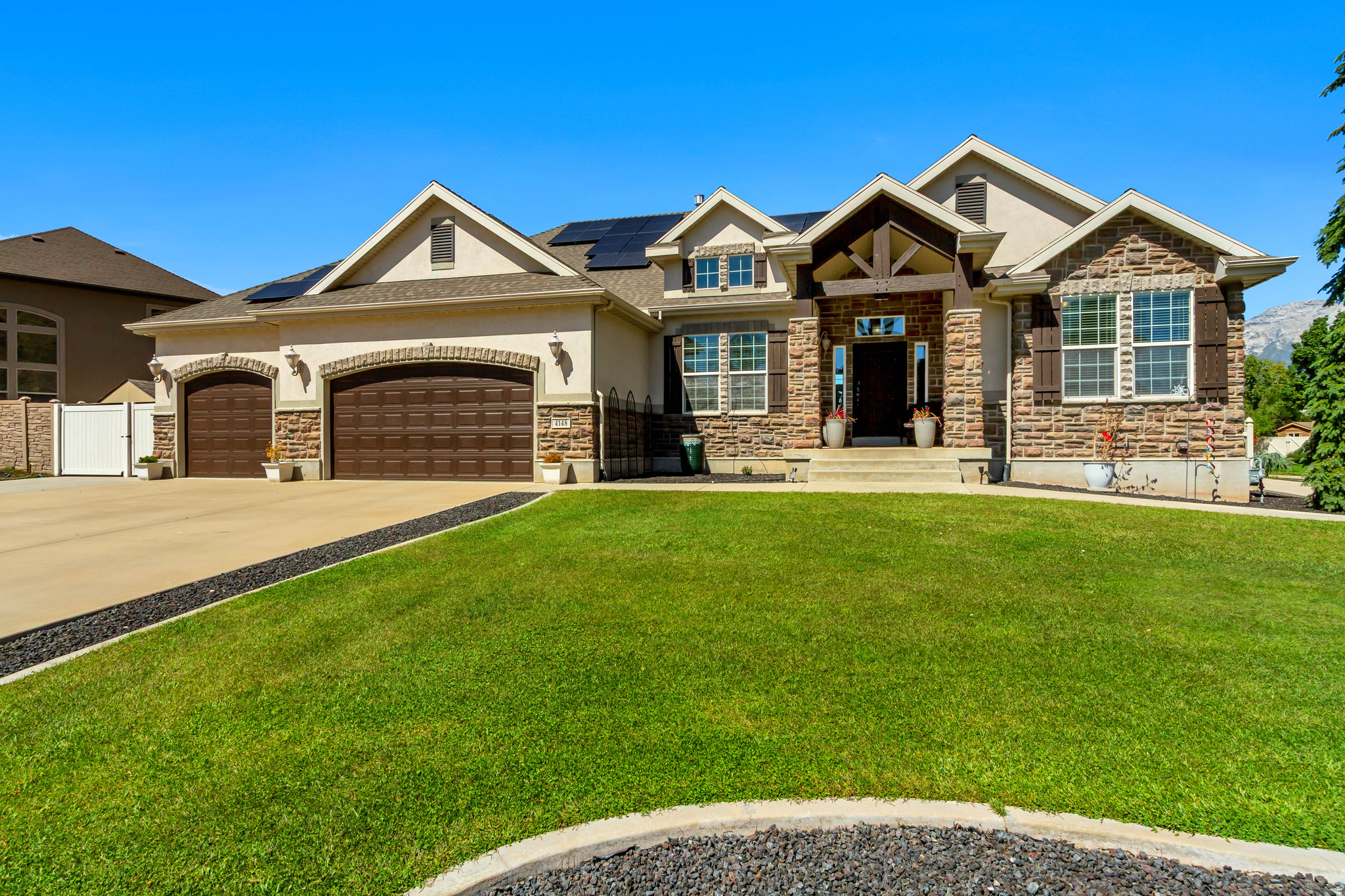 4148 W MESQUITE WAY
