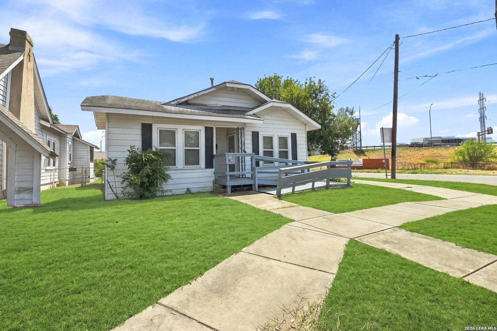 102 Haggin St, San Antonio, TX 78210 — photo 1
