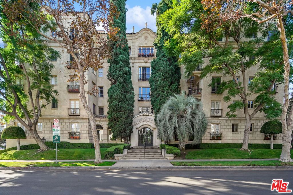 109 N Sycamore Avenue 204, Los Angeles, CA 90036 — photo 1