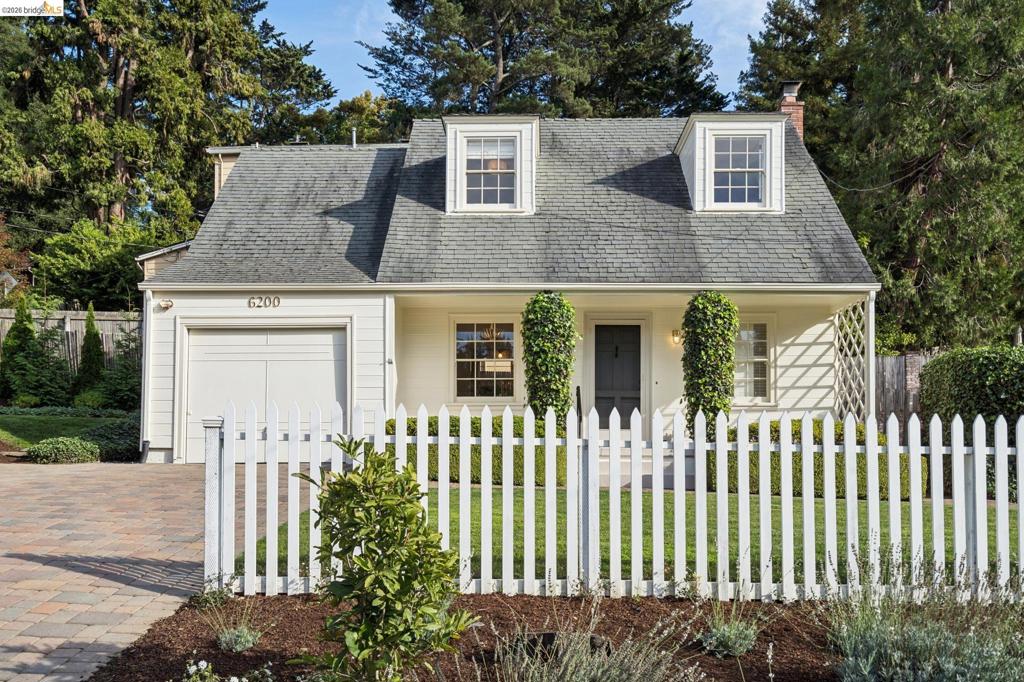 6200 Aspinwall Rd, Oakland, CA 94611 — photo 1
