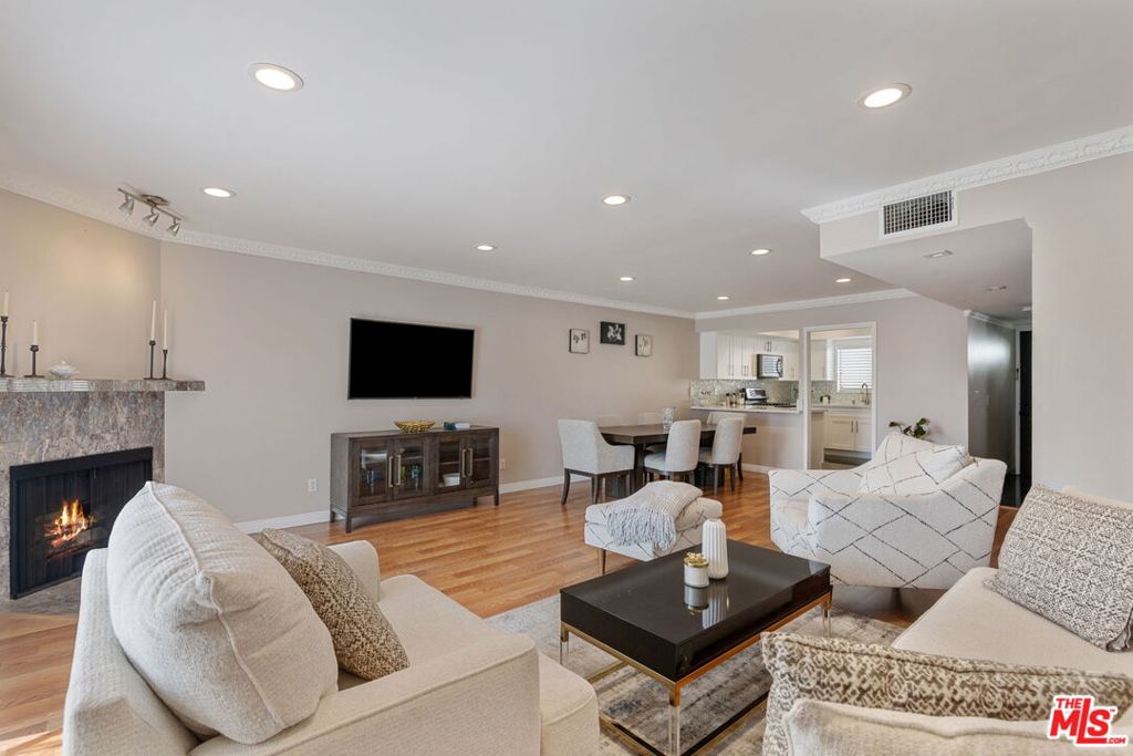 6420 Hazeltine Avenue 9, Los Angeles, CA 91401 — photo 1