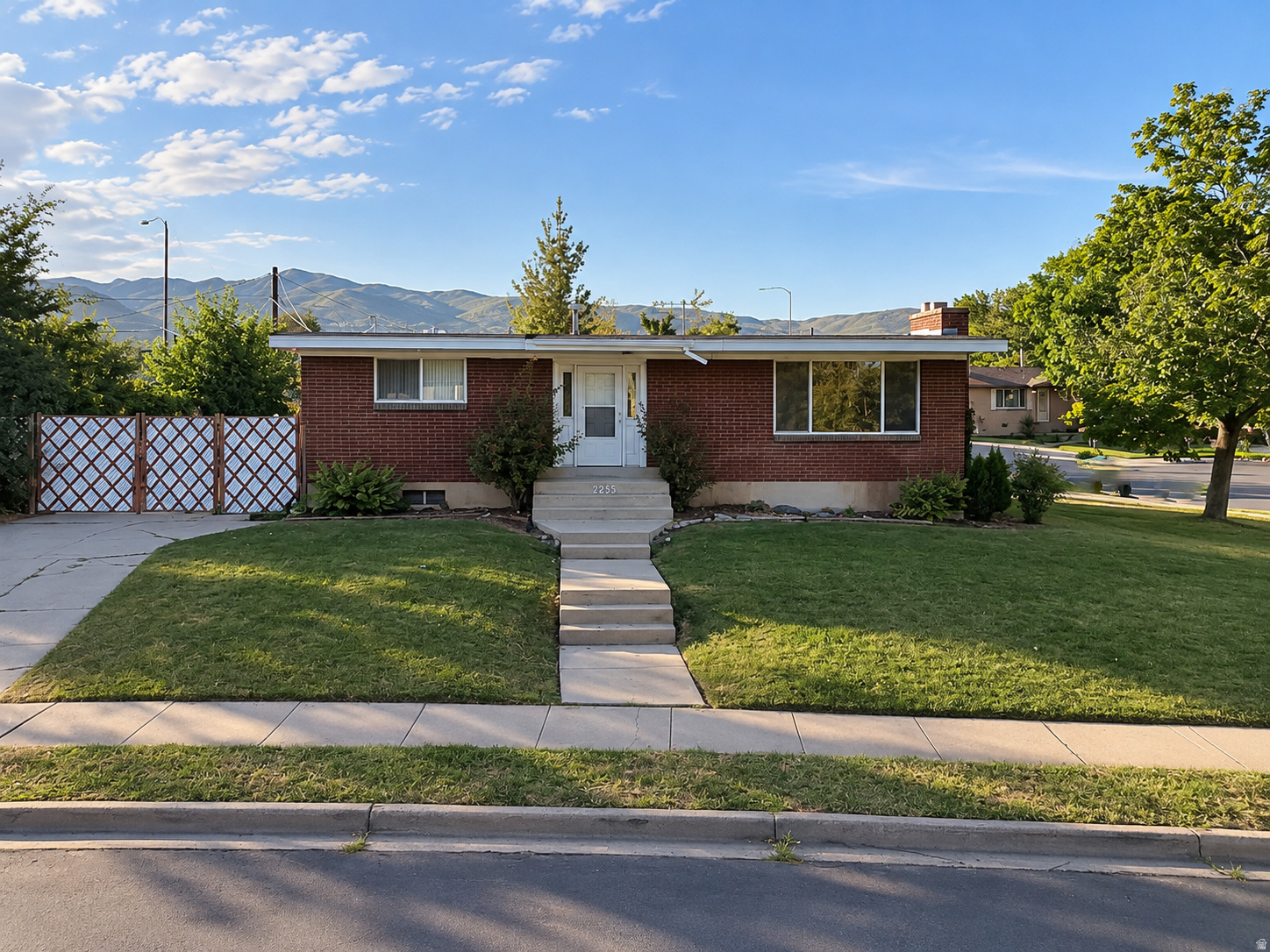 2255  SORRENTO DR