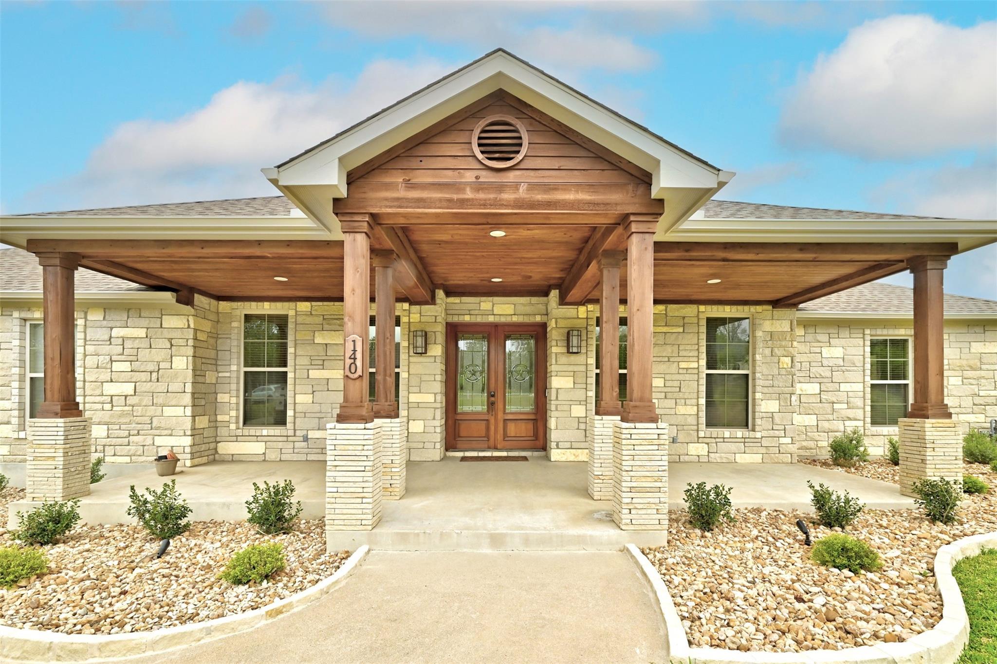 140 Winchester Rd, Bastrop, TX 78602 — photo 1