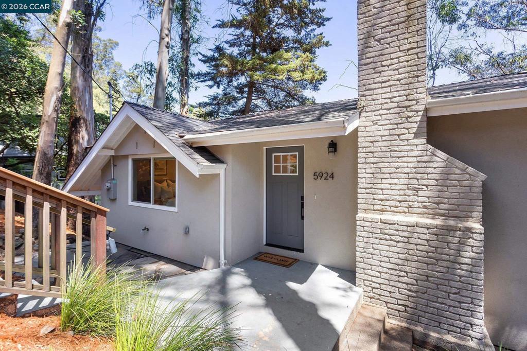 5924 Balboa Dr, Oakland, CA 94611 — photo 1