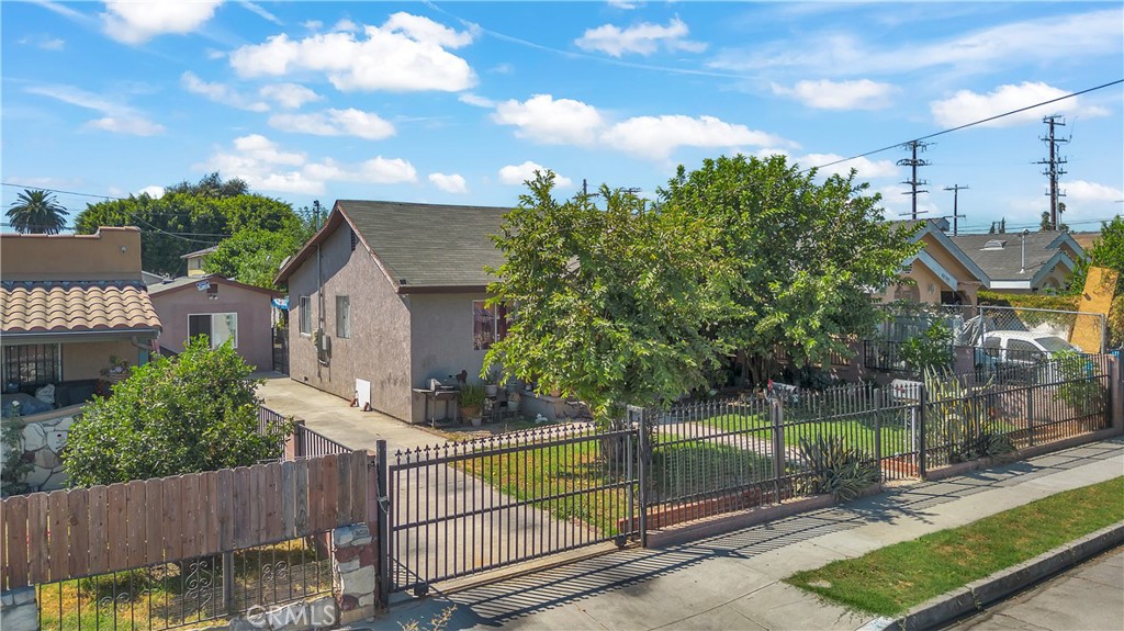 8711 S Fir, Los Angeles, CA 90002 — photo 1