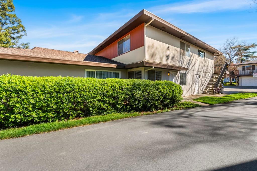 1730 Fremont Court 2