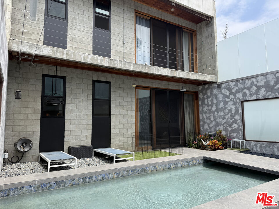 4182 McConnell Boulevard, Culver City, CA 90066 — photo 1
