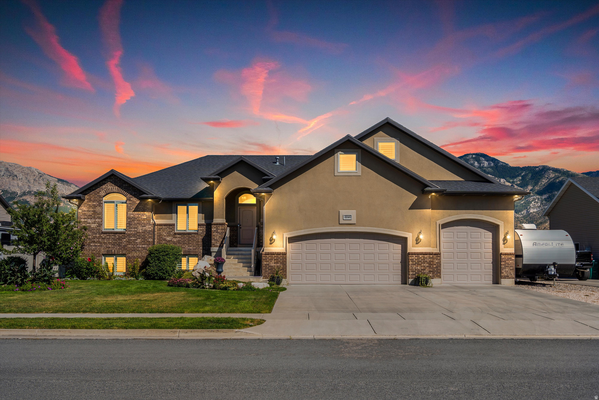 2246 N 225 W