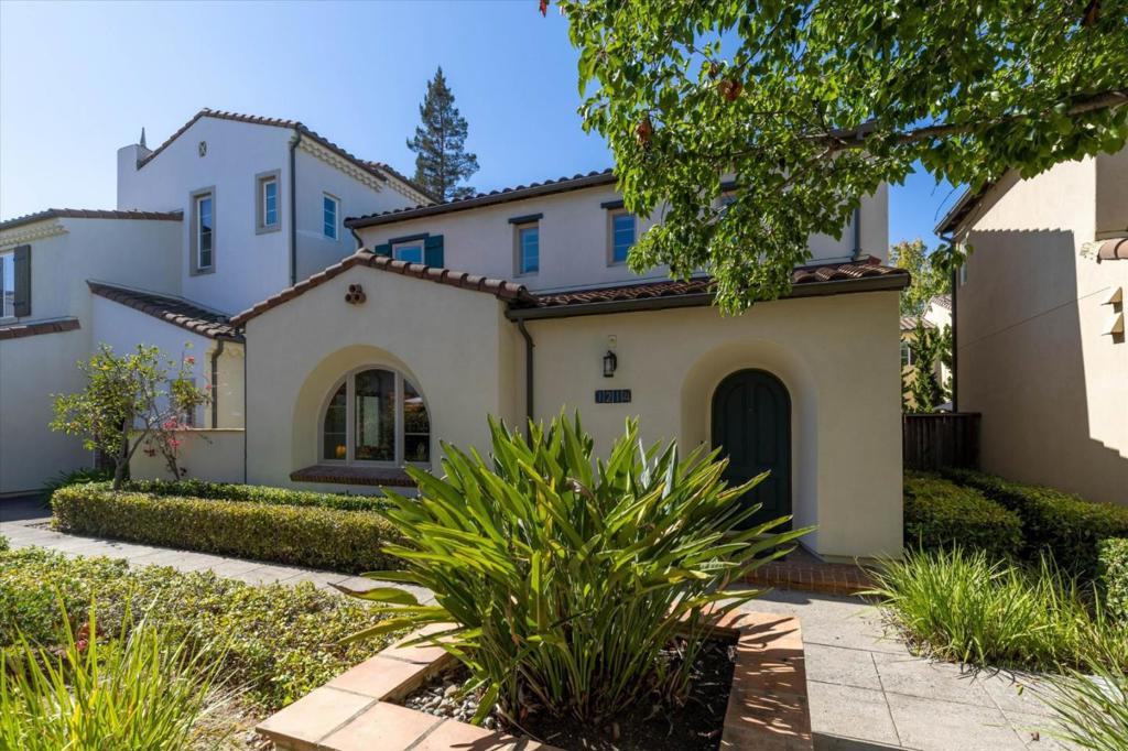 1214 Dahlia Loop, San Jose, CA 95126 — photo 1