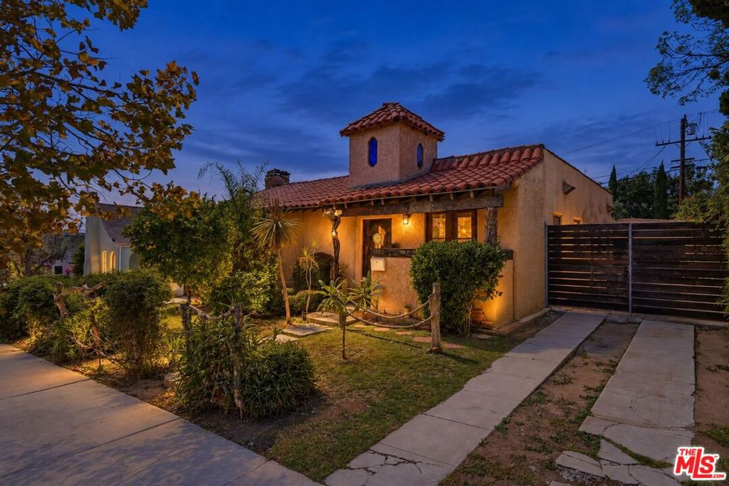 1309 Carmona Avenue, Los Angeles, CA 90019 — photo 1
