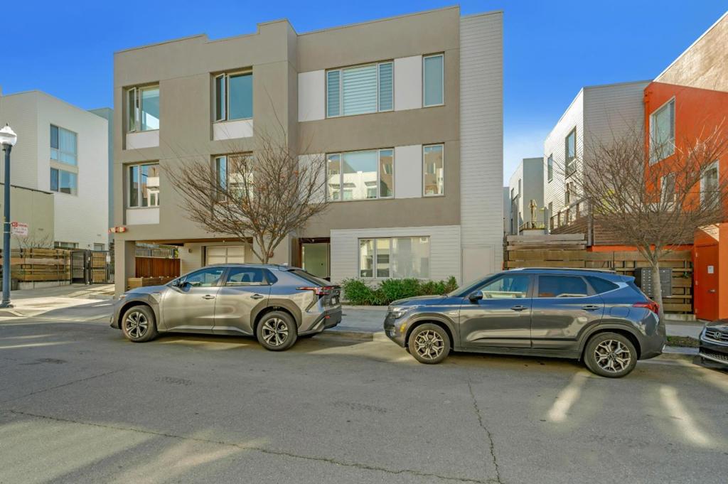 501 Hudson Avenue 304, San Francisco, CA 94124 — photo 1