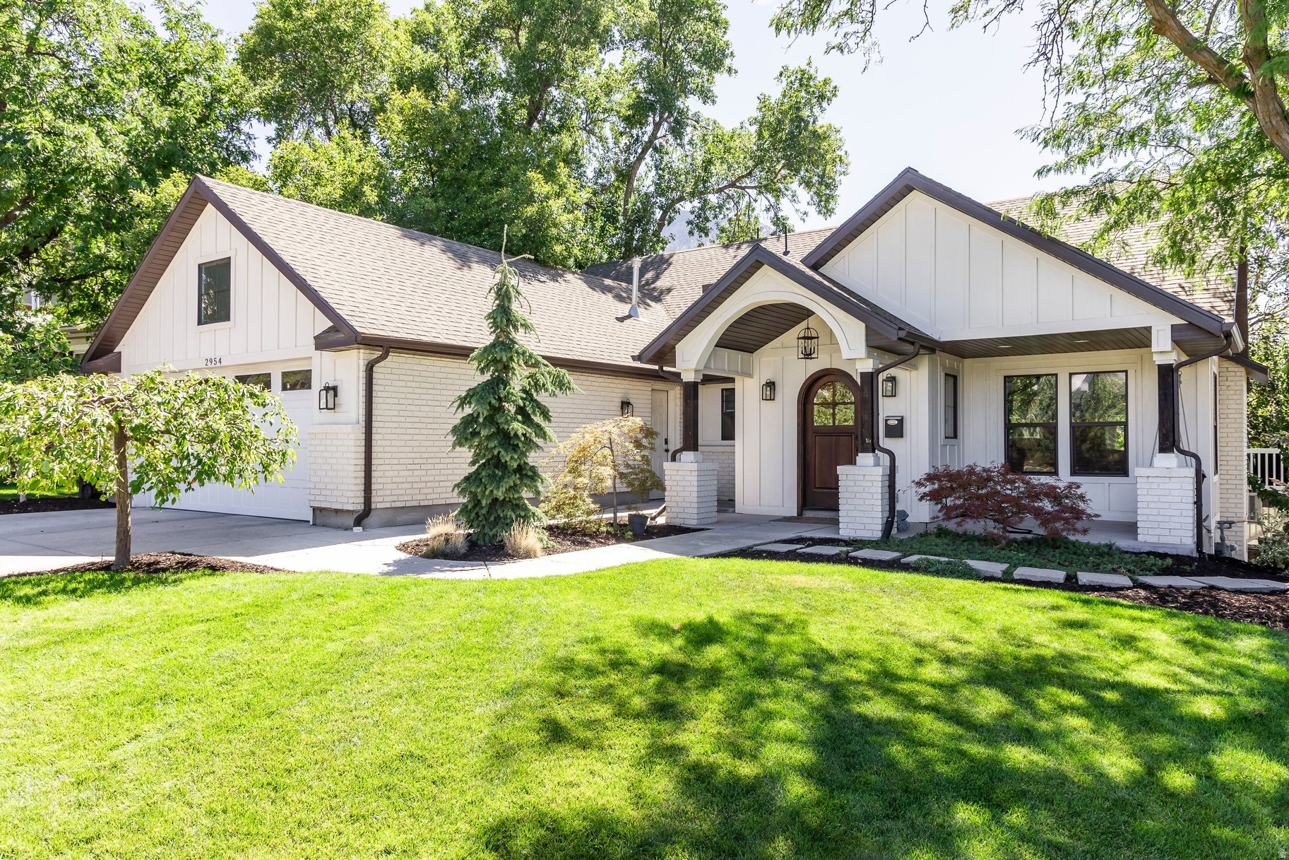 2954 E OAKRIDGE DR, Salt Lake City, UT 84109 — photo 1