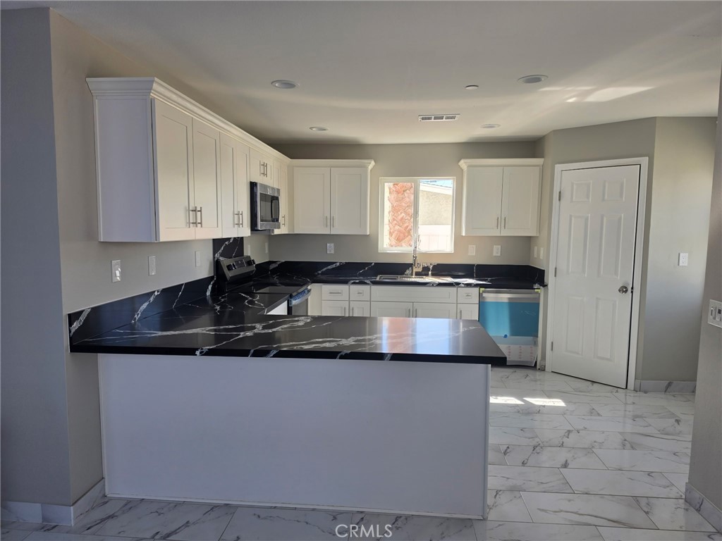 419 W Devonshire Avenue, Hemet, CA 92543 — photo 1