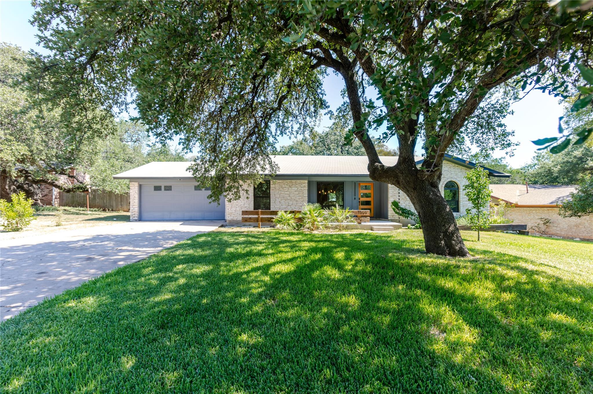 1300  Old Cedar Ln, Austin, TX 78758 — photo 1