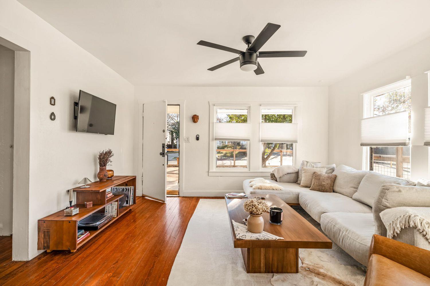 4600  Alf Ave, Austin, TX 78721 — photo 1