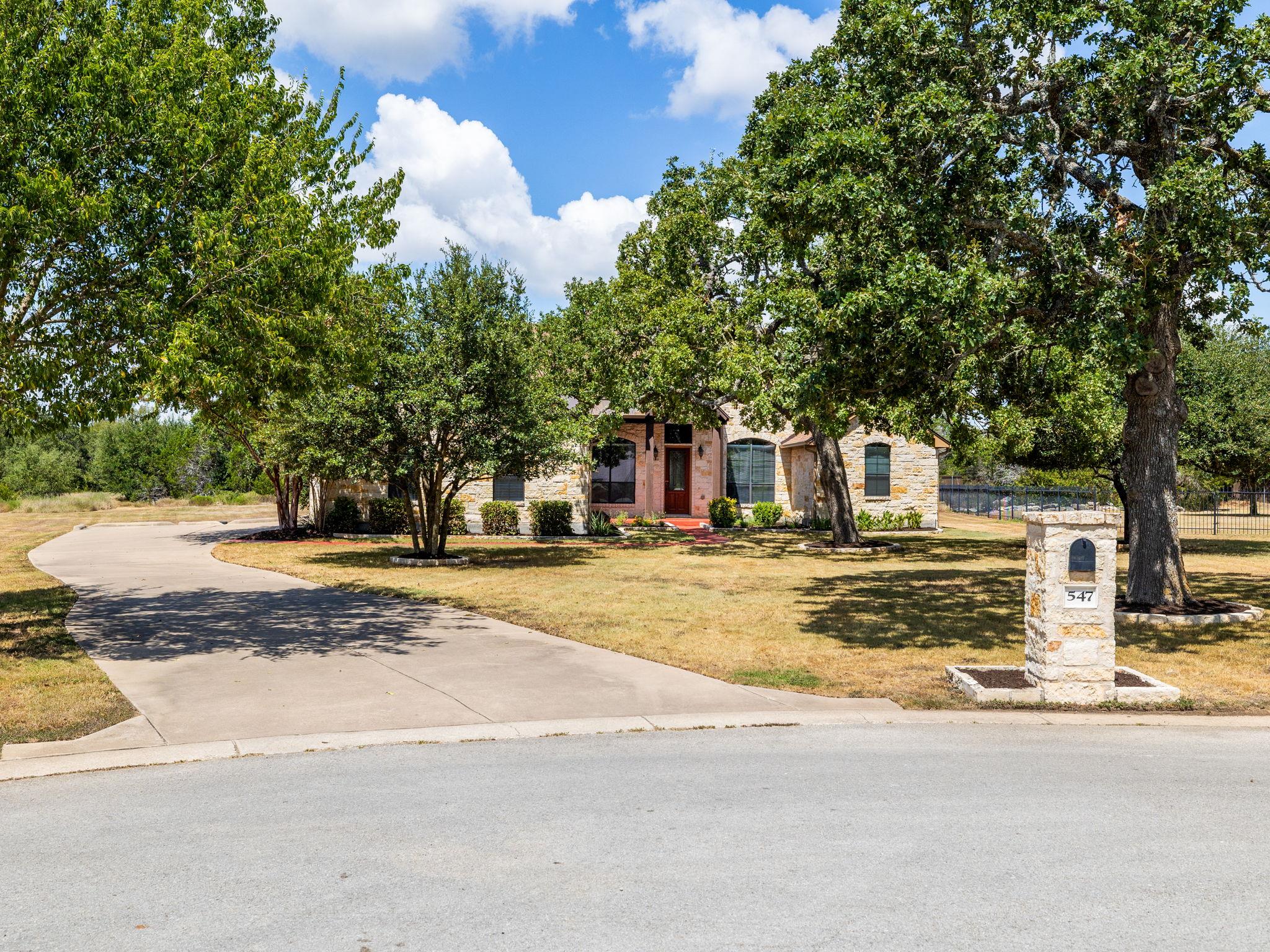 547 Shelf Rock Rd, Driftwood, TX 78619 — photo 1