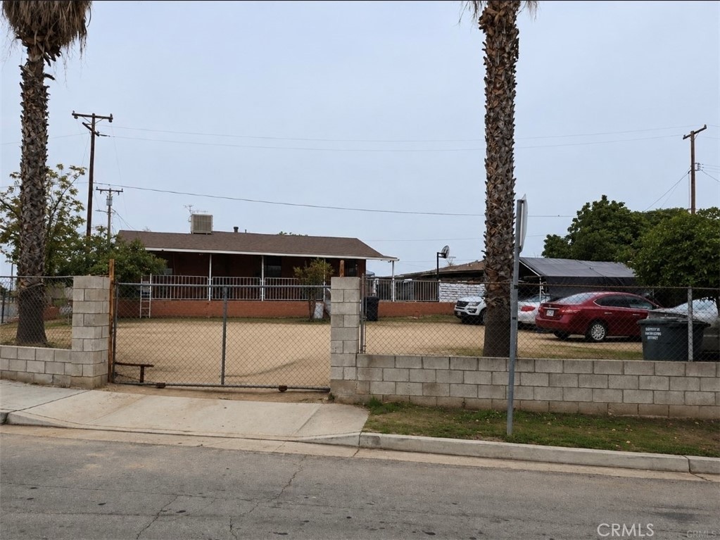 2004 Virginia, Bakersfield, CA 93305 — photo 1
