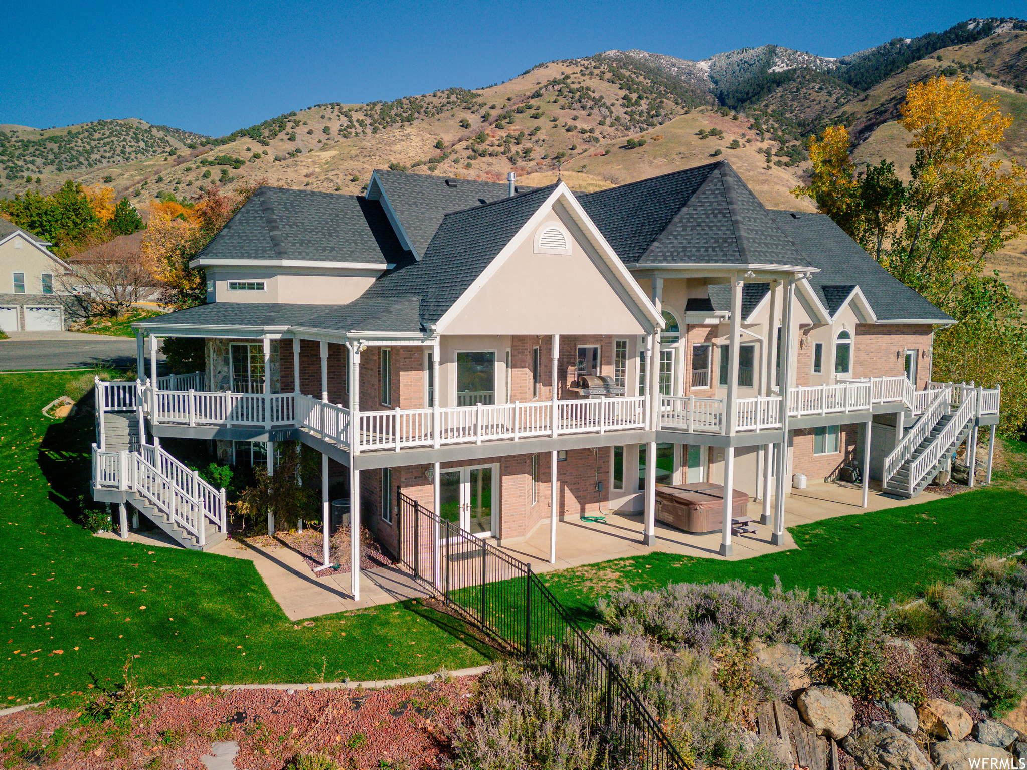1358  PALISADE CIR