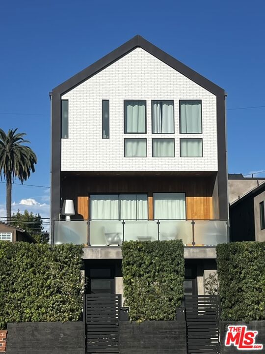 2606 S Barrington Avenue, Los Angeles, CA 90064 — photo 1