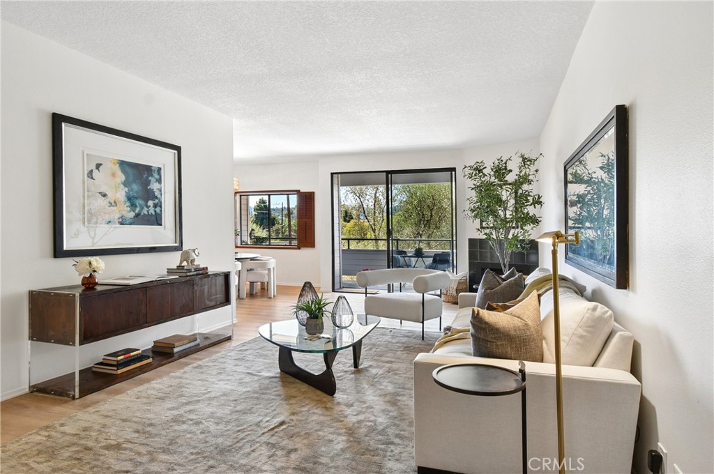 13331 Moorpark 223