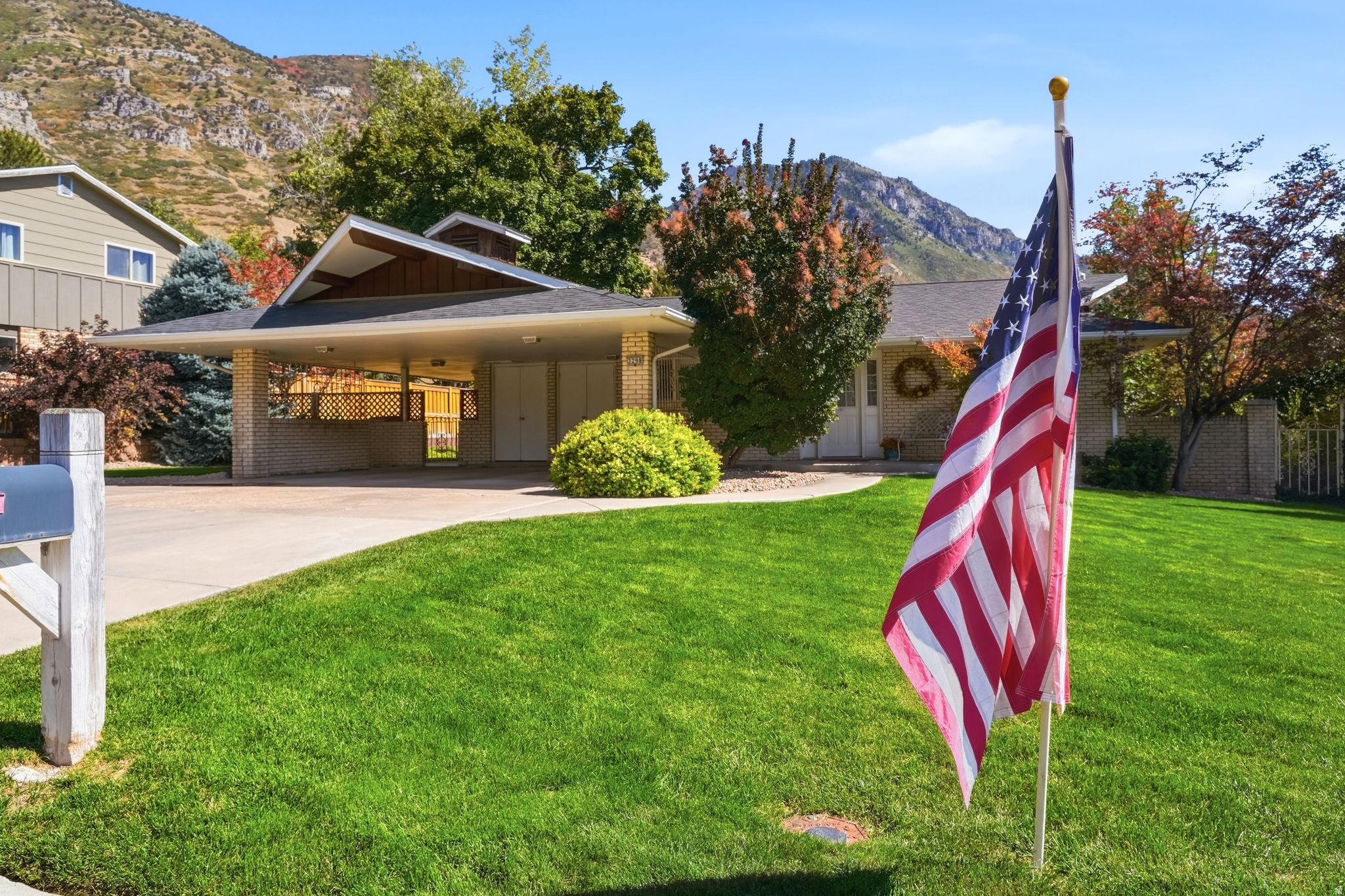 3298  CHEROKEE LN