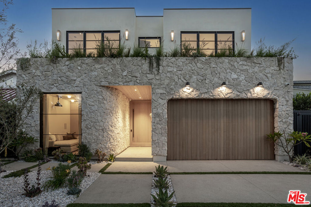 11931 Pacific Avenue, Mar Vista, CA 90066 — photo 1