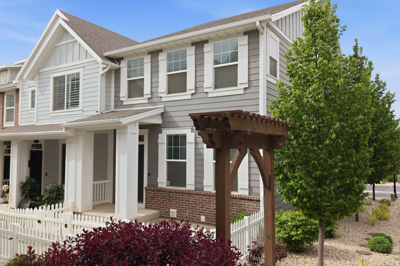 256 E KIRSTEN LN.  #142