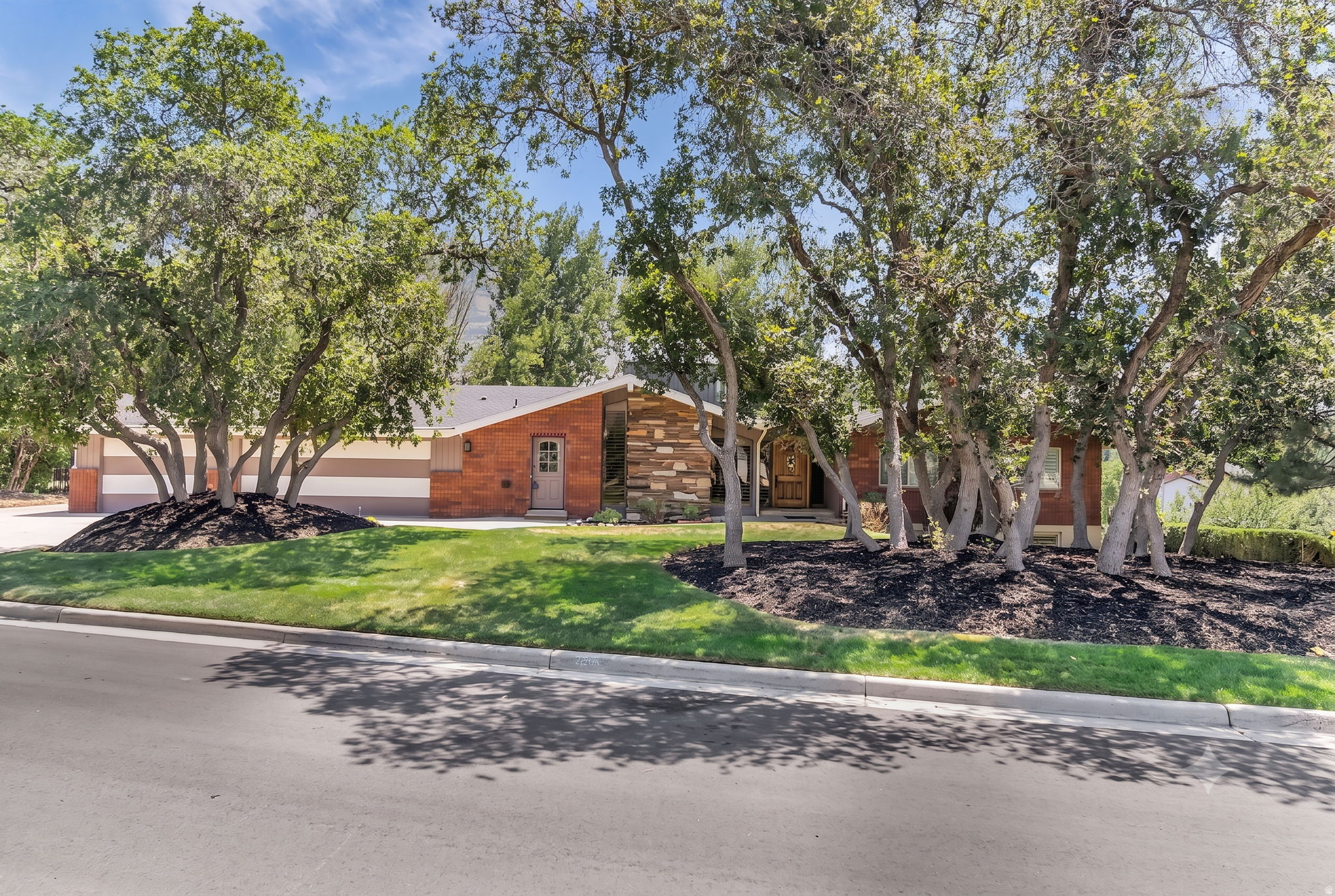 2128 E 11270 S, Sandy, UT 84092 — photo 1