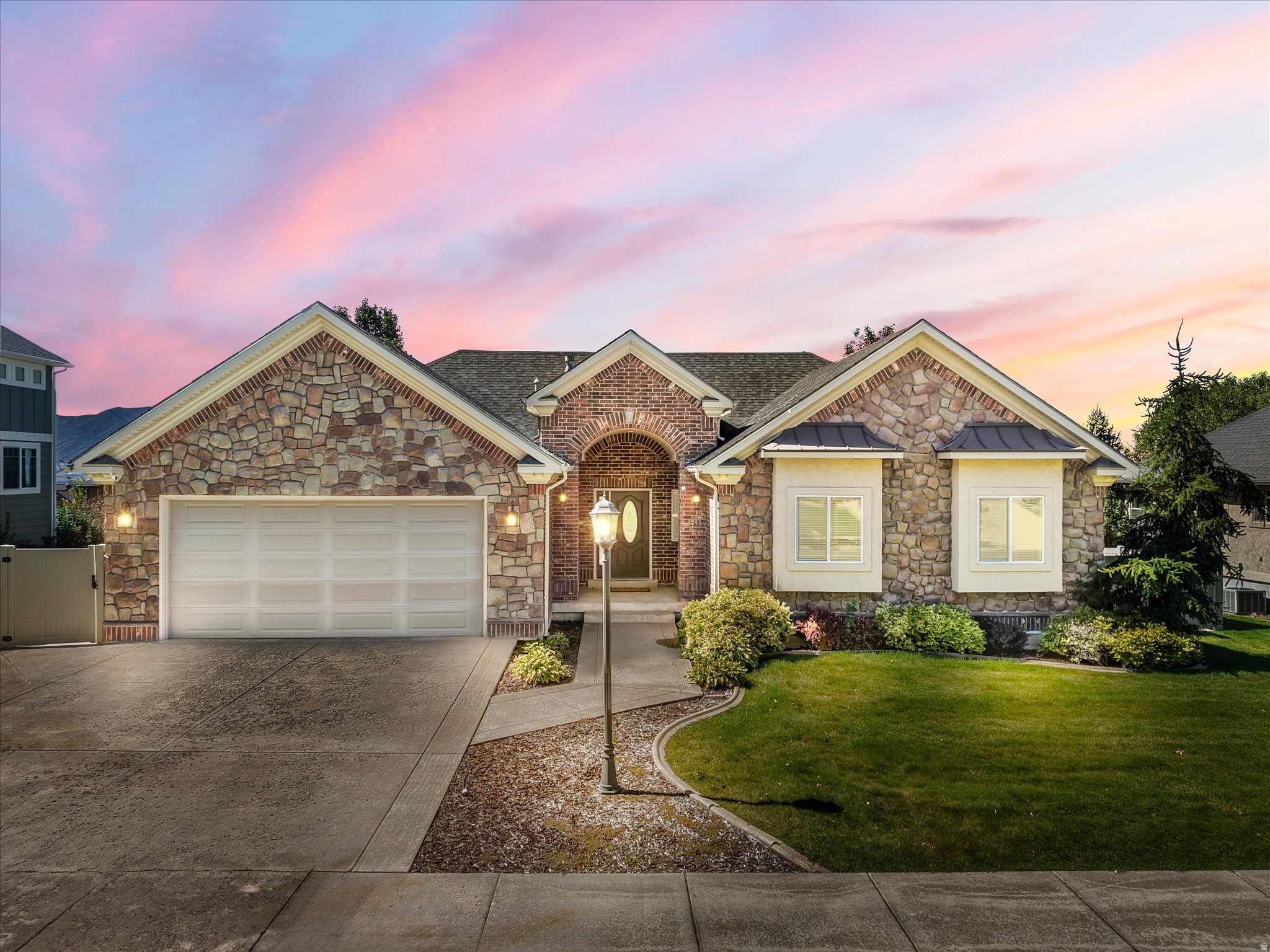 1211  GRANDVIEW DR