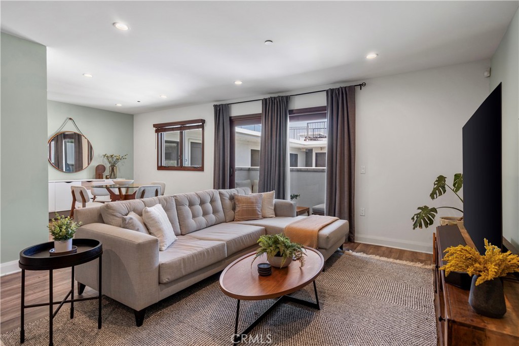 853 S Lucerne 306, Los Angeles, CA 90005 — photo 1