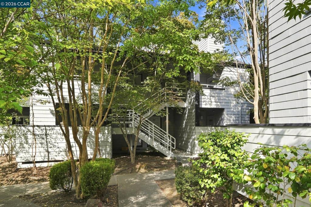 3193 Wayside Plz 25