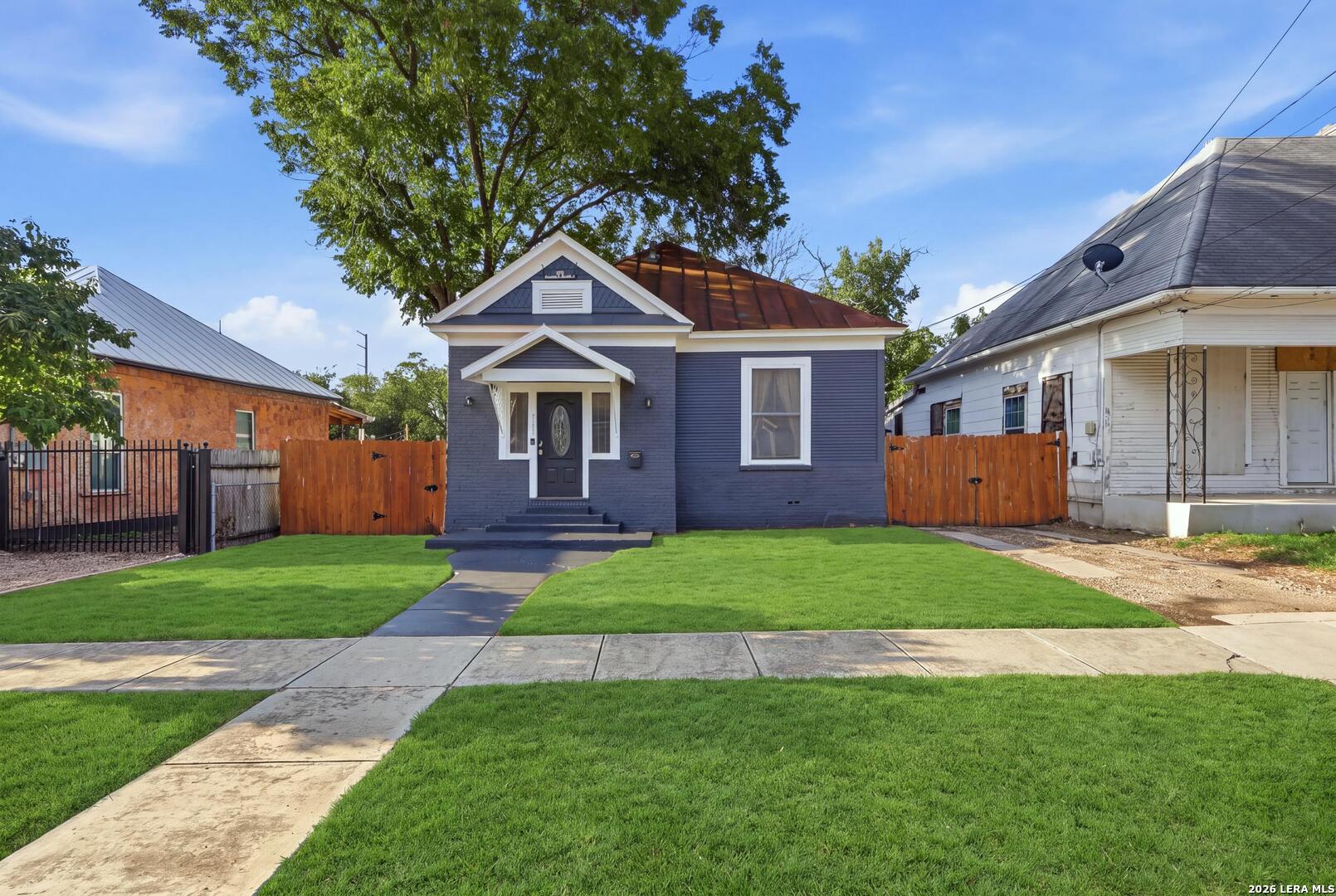 904 Hays, San Antonio, TX 78202 — photo 1