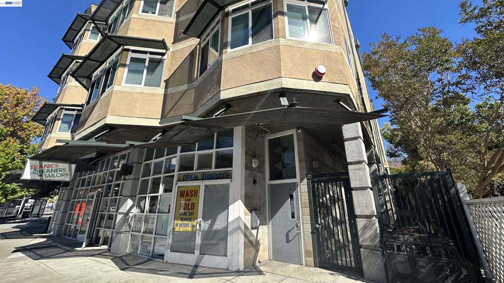 2615 Telegraph Ave